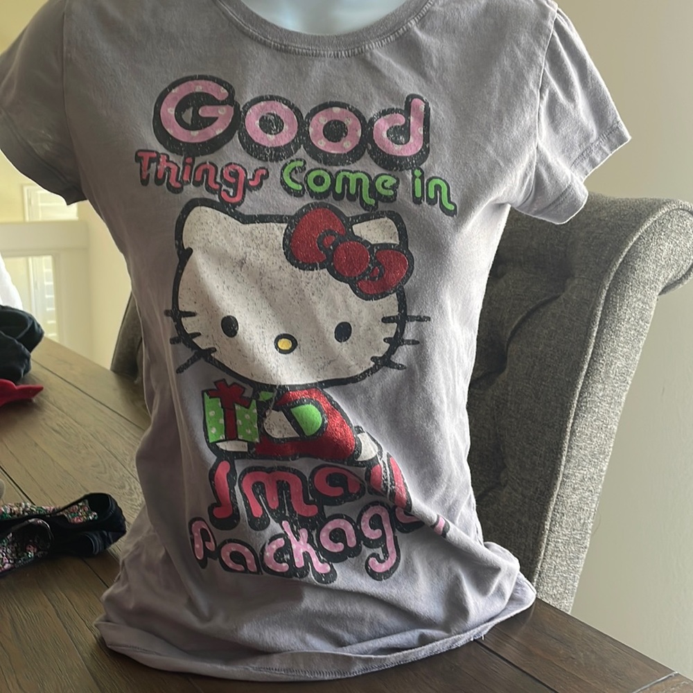Hello Kitty Gray shirt - Picture 2 of 5